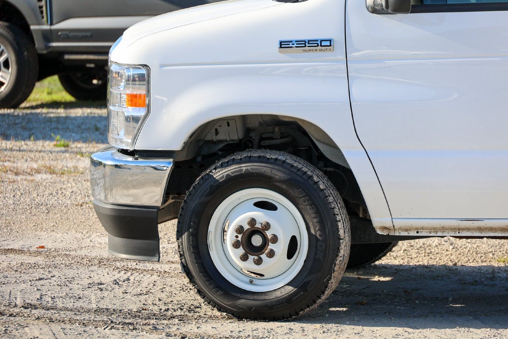 2024 Ford E-350SD Base Cutaway