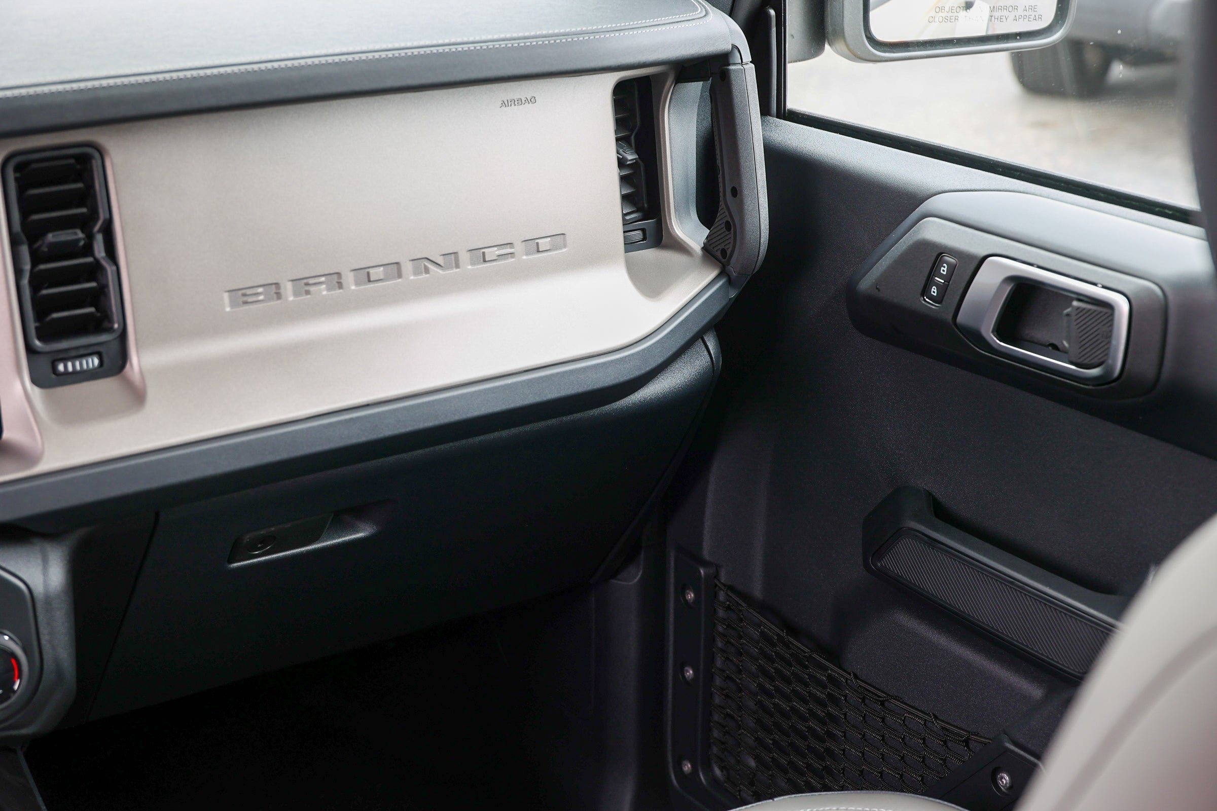 2026 Ford Bronco Outer Banks Coastal Package