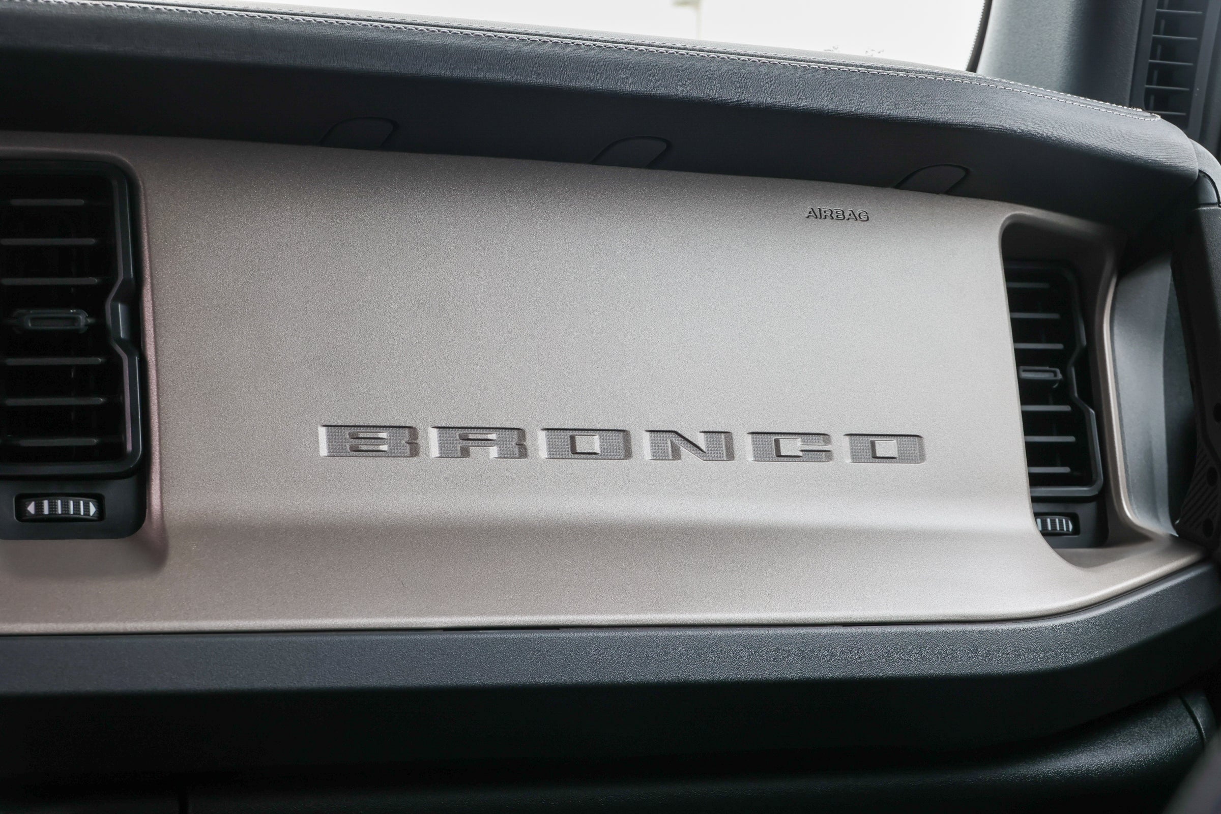 2026 Ford Bronco Outer Banks Matte Black Package