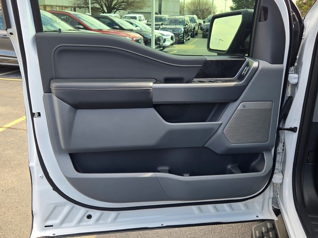 2024 Ford F-150 Lightning Flash