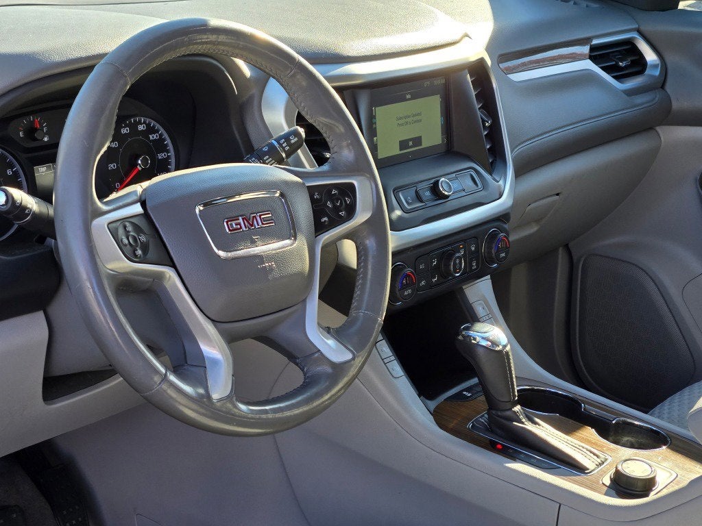2017 GMC Acadia SLE-2