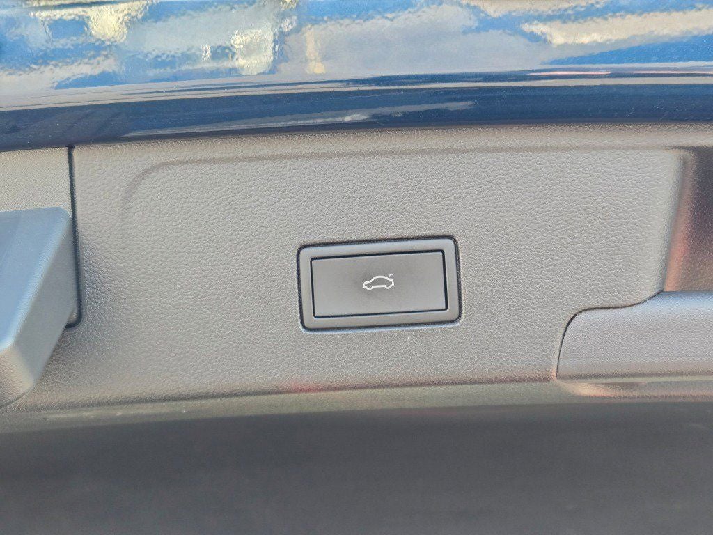 2023 Volkswagen Atlas Cross Sport 2.0T SEL R-Line