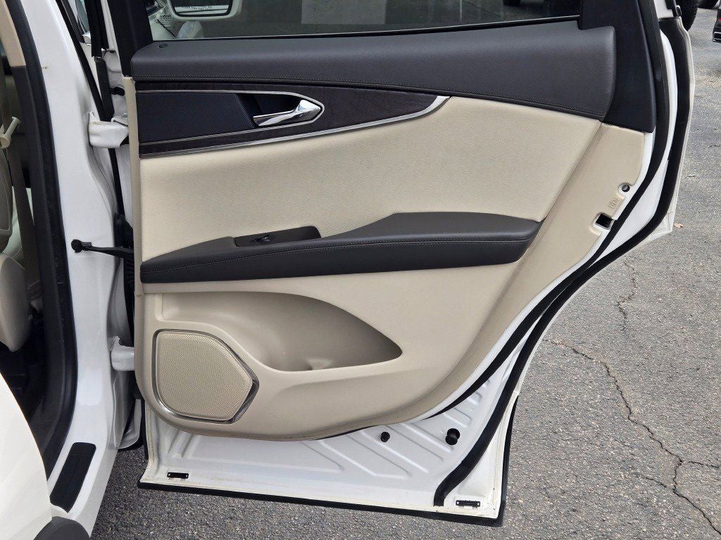 2019 Lincoln Nautilus Select