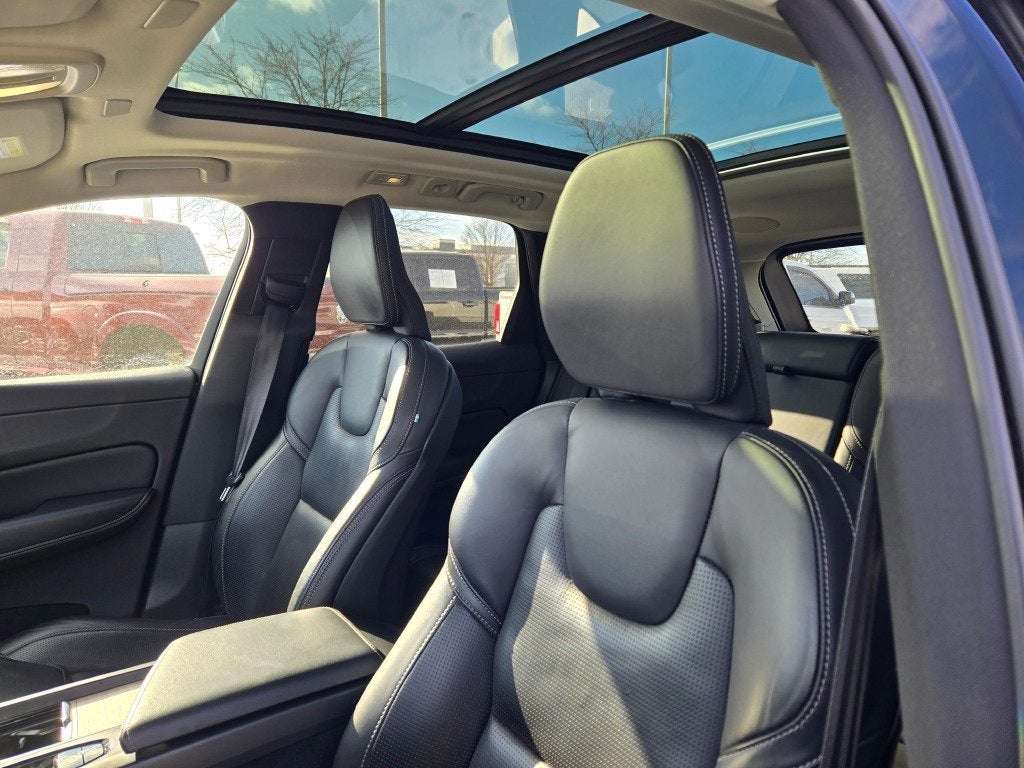 2022 Volvo XC60 Recharge Plug-In Hybrid T8 Inscription